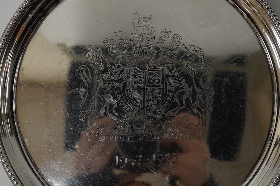 A modern circular silver salver, Historical Heirlooms Ltd, Birmingham, 1972, 20.2cm, with engraved inscription, 9.8oz.